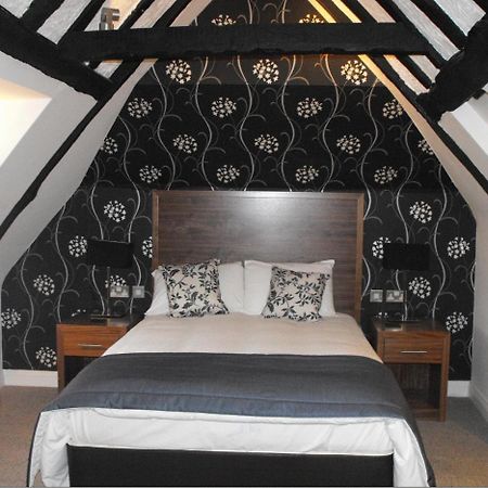 The Boleyn Hotel Staines-upon-Thames Buitenkant foto