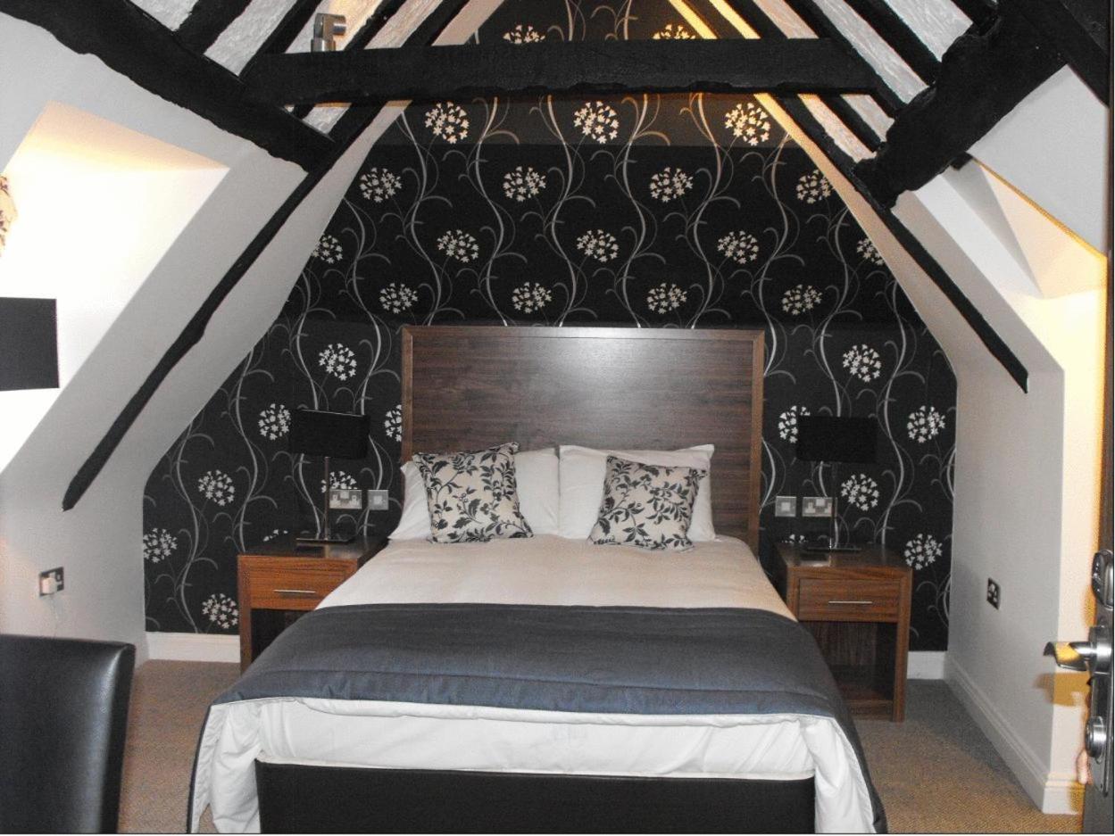 The Boleyn Hotel Staines-upon-Thames Buitenkant foto