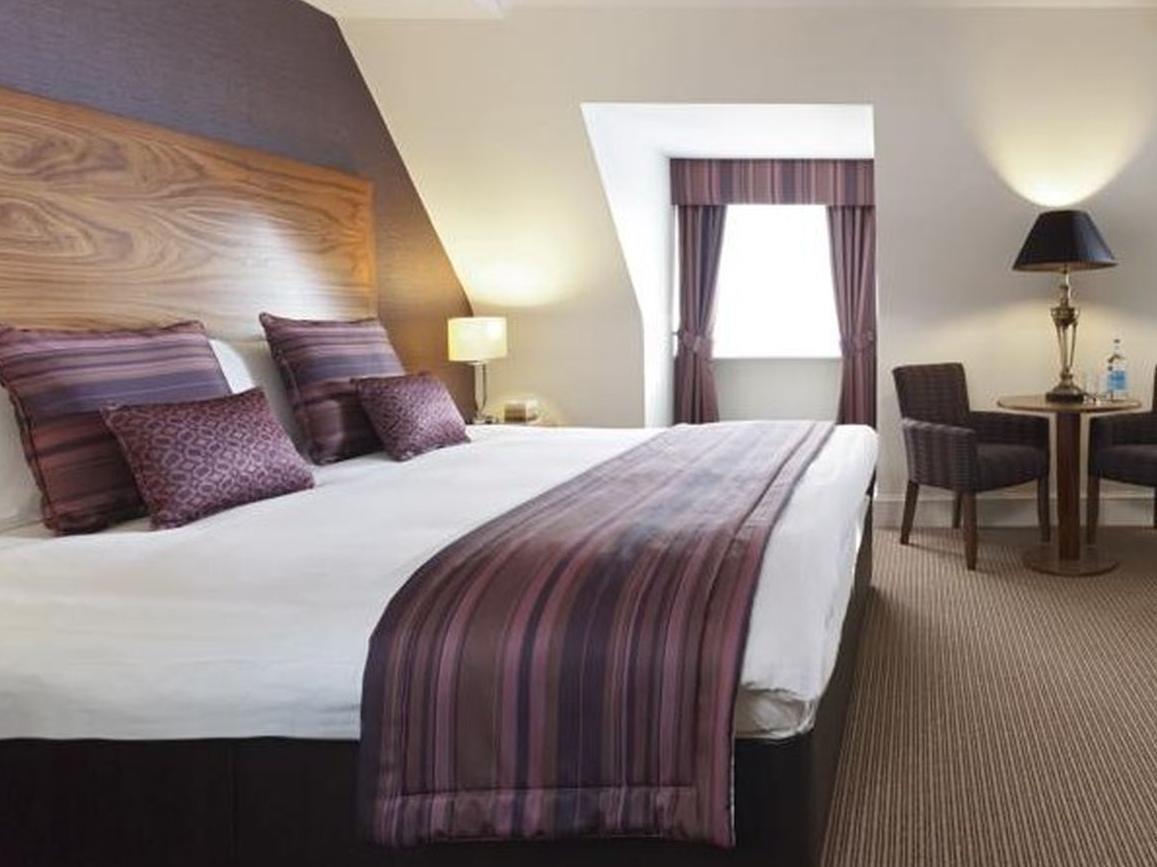 The Boleyn Hotel Staines-upon-Thames Buitenkant foto