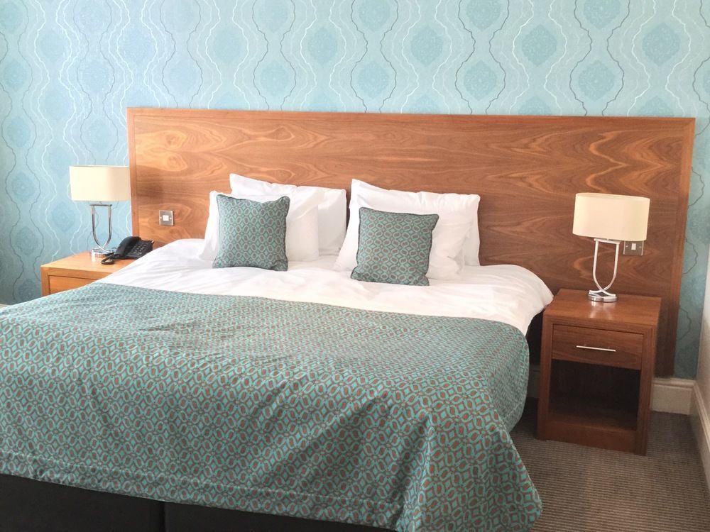The Boleyn Hotel Staines-upon-Thames Buitenkant foto