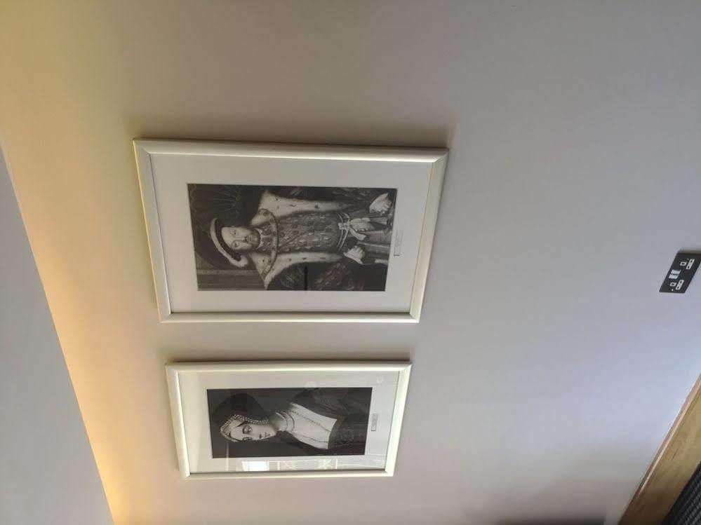 The Boleyn Hotel Staines-upon-Thames Buitenkant foto