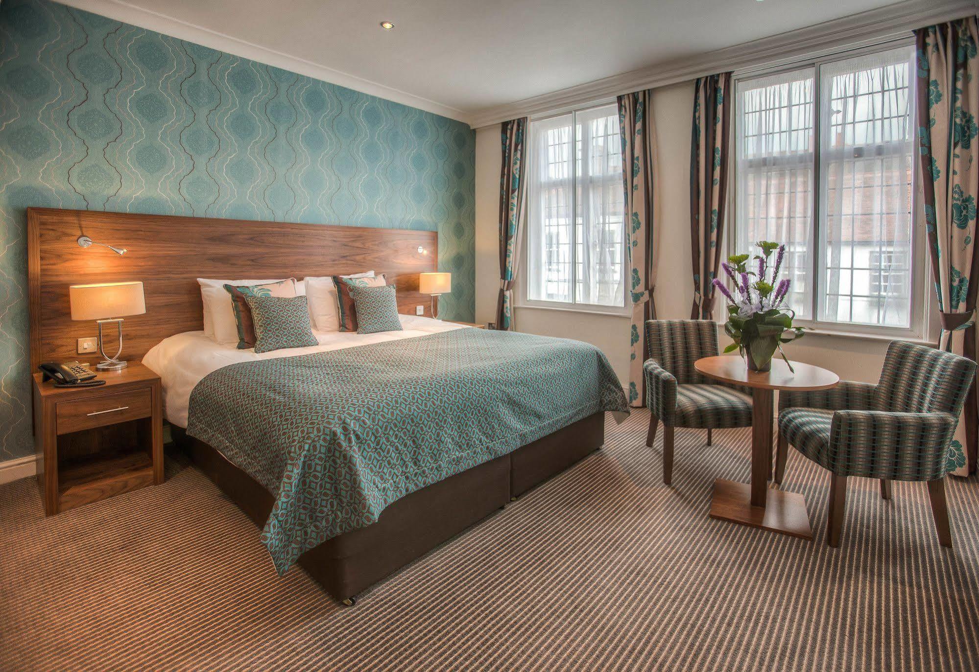 The Boleyn Hotel Staines-upon-Thames Buitenkant foto