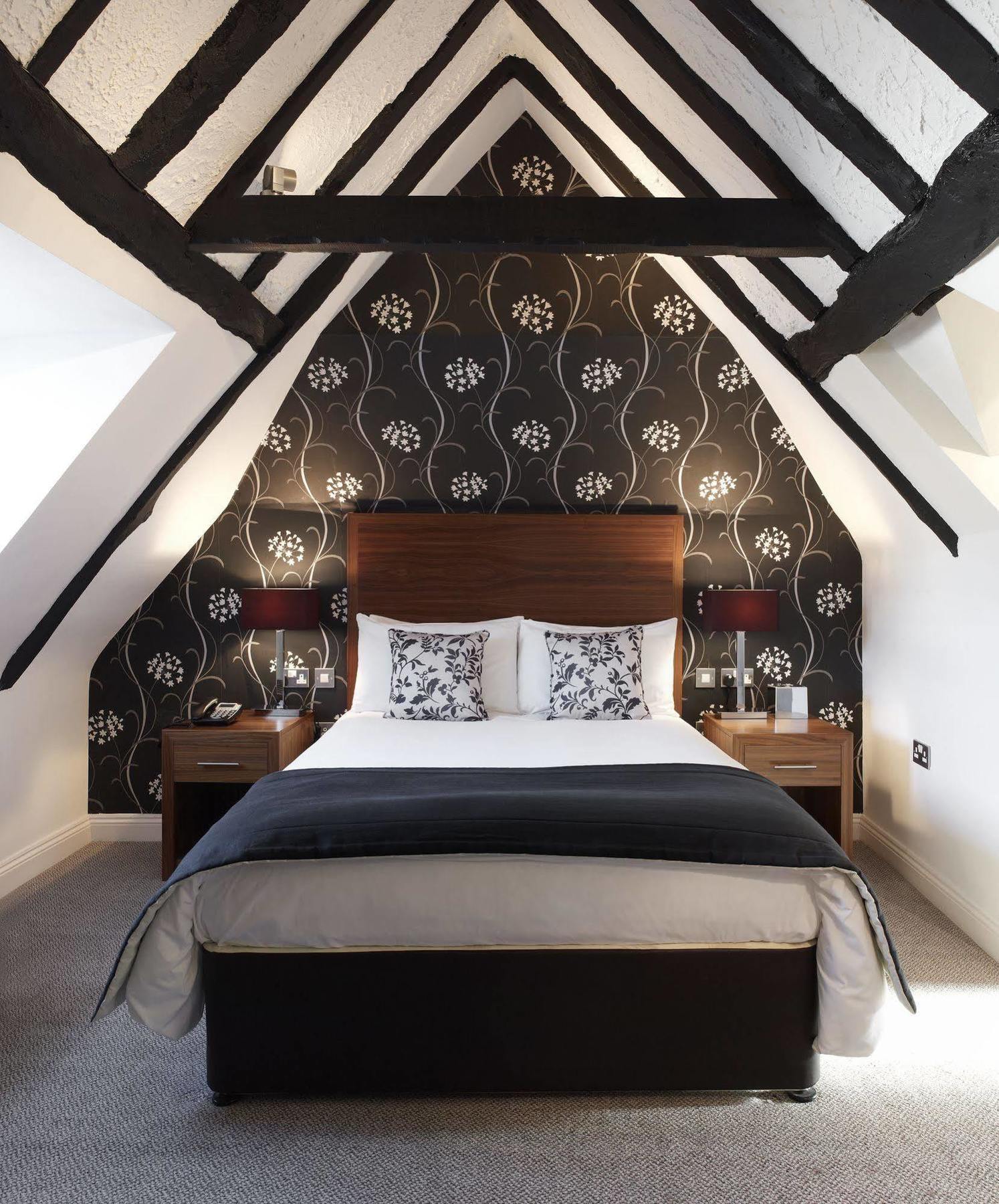 The Boleyn Hotel Staines-upon-Thames Buitenkant foto