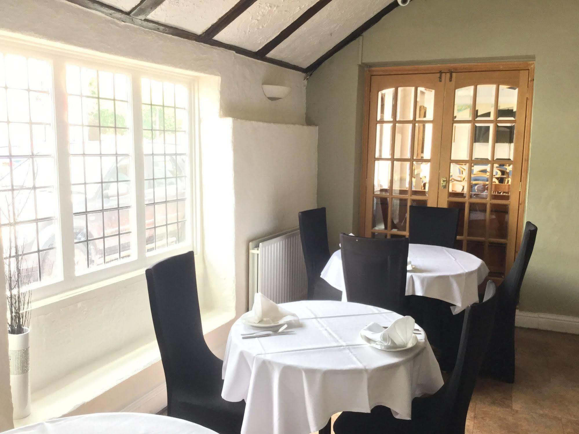 The Boleyn Hotel Staines-upon-Thames Buitenkant foto