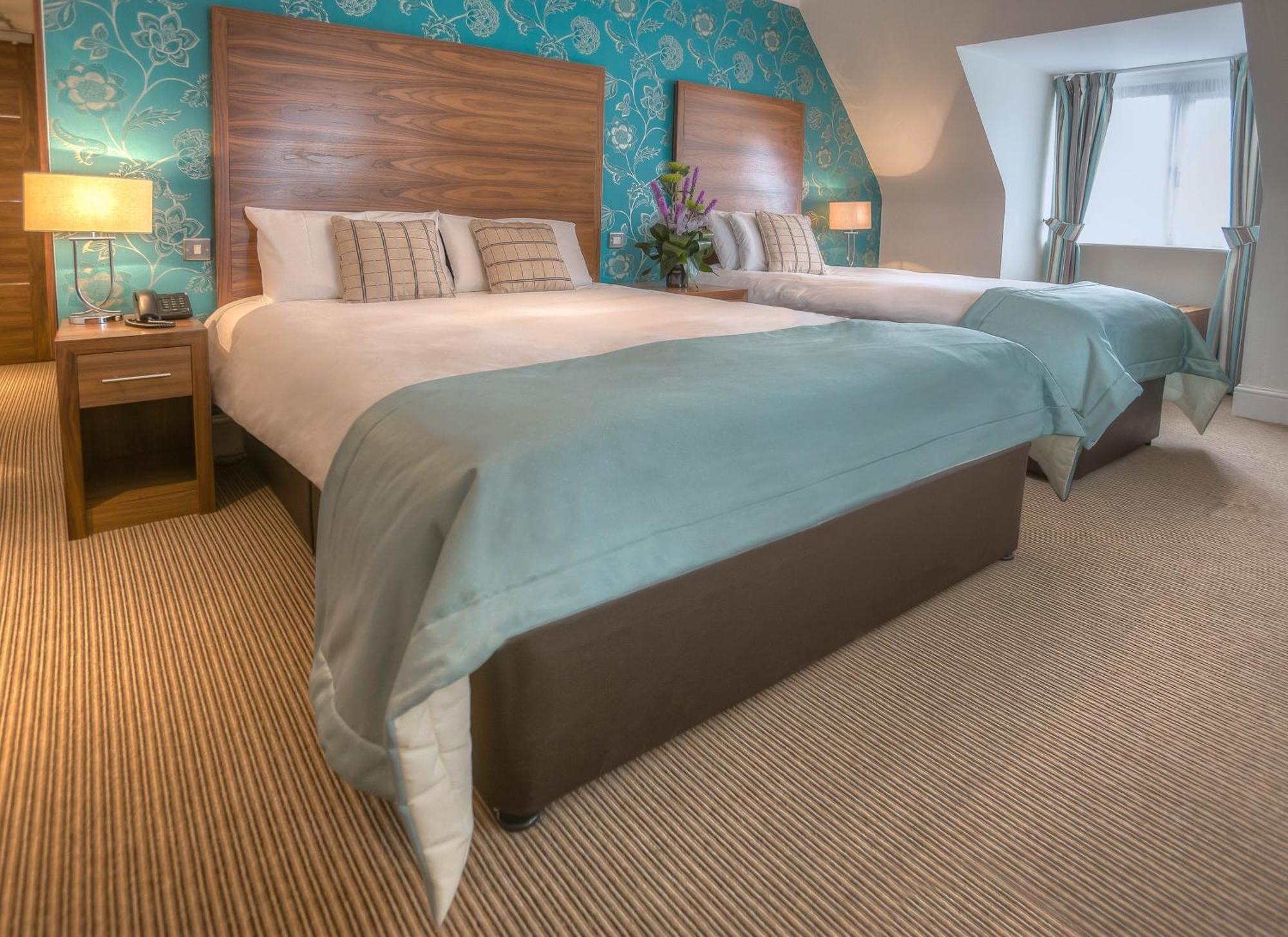 The Boleyn Hotel Staines-upon-Thames Buitenkant foto