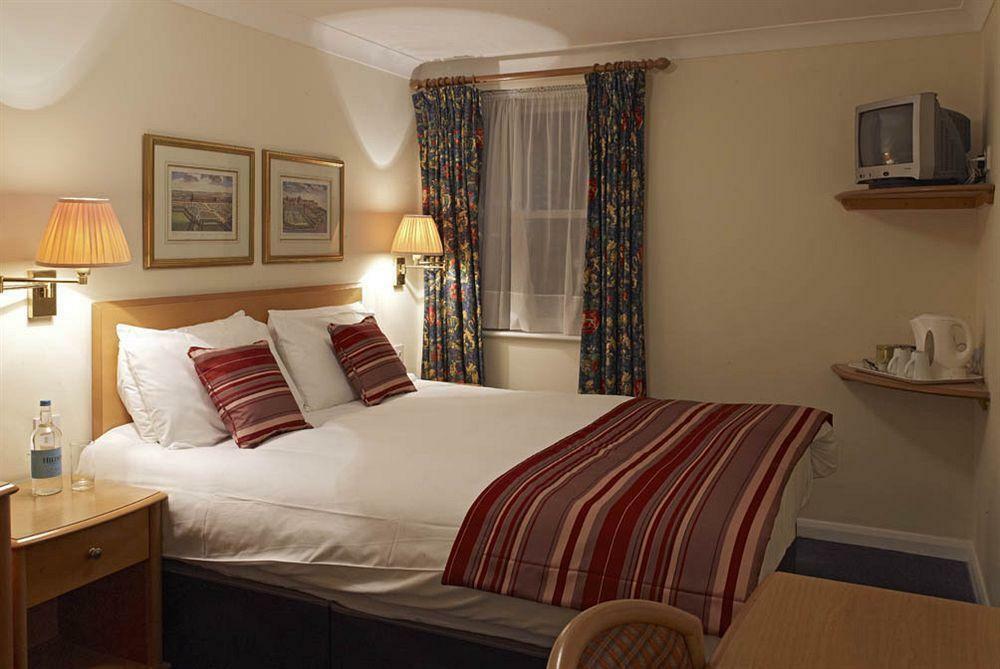 The Boleyn Hotel Staines-upon-Thames Buitenkant foto