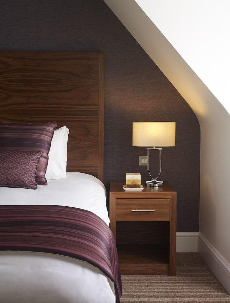 The Boleyn Hotel Staines-upon-Thames Buitenkant foto