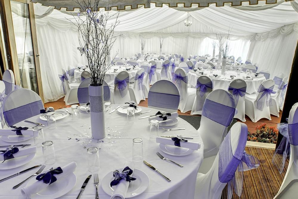 The Boleyn Hotel Staines-upon-Thames Buitenkant foto